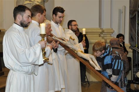 adoracja krzyża wielki piątek